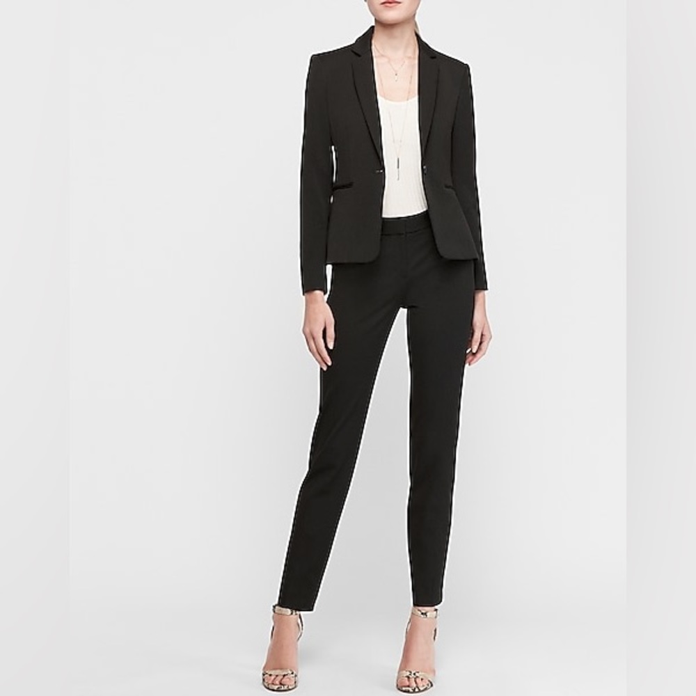 Express Columnist ankle dress pant. Black. Excellent condition. 0S.
